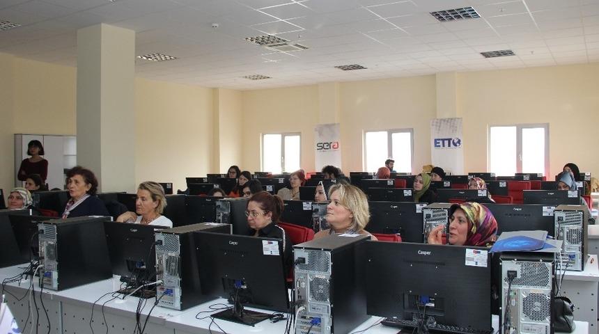 Erciyes Teknopark&rsquo;ta Kadınlar İ&ccedil;in Teknoloji Okuryazarlığı Eğitimi D&uuml;zenlendi