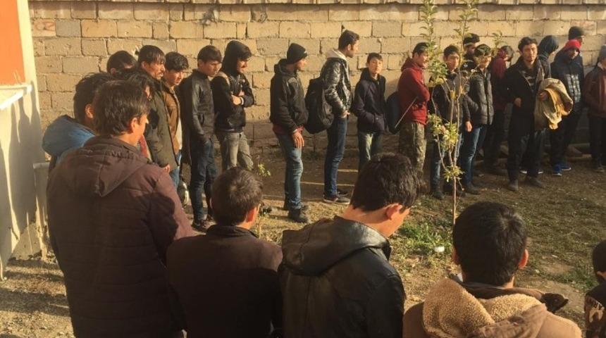 Van&rsquo;da 138 ka&ccedil;ak şahıs yakalandı