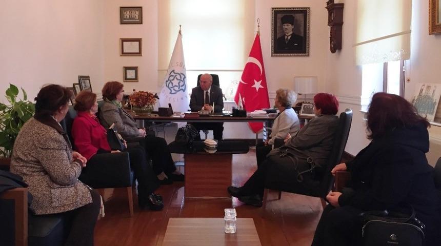 Başkan Eşkinat Yardımseverler Derneği Tekirdağ Şubesi y&ouml;neticileriyle g&ouml;r&uuml;şt&uuml;