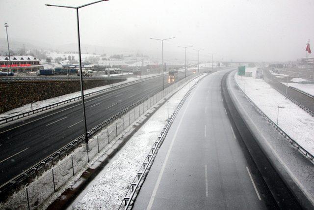 Bolu'da kar yağışı etkili oldu