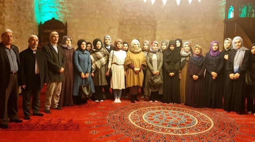 Tarihi camide sabah namazı buluşması