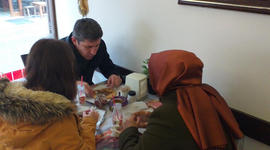 Bursa&rsquo;nın meşhur cantığından bir oturuşta 10 tane yiyen para &ouml;demiyor