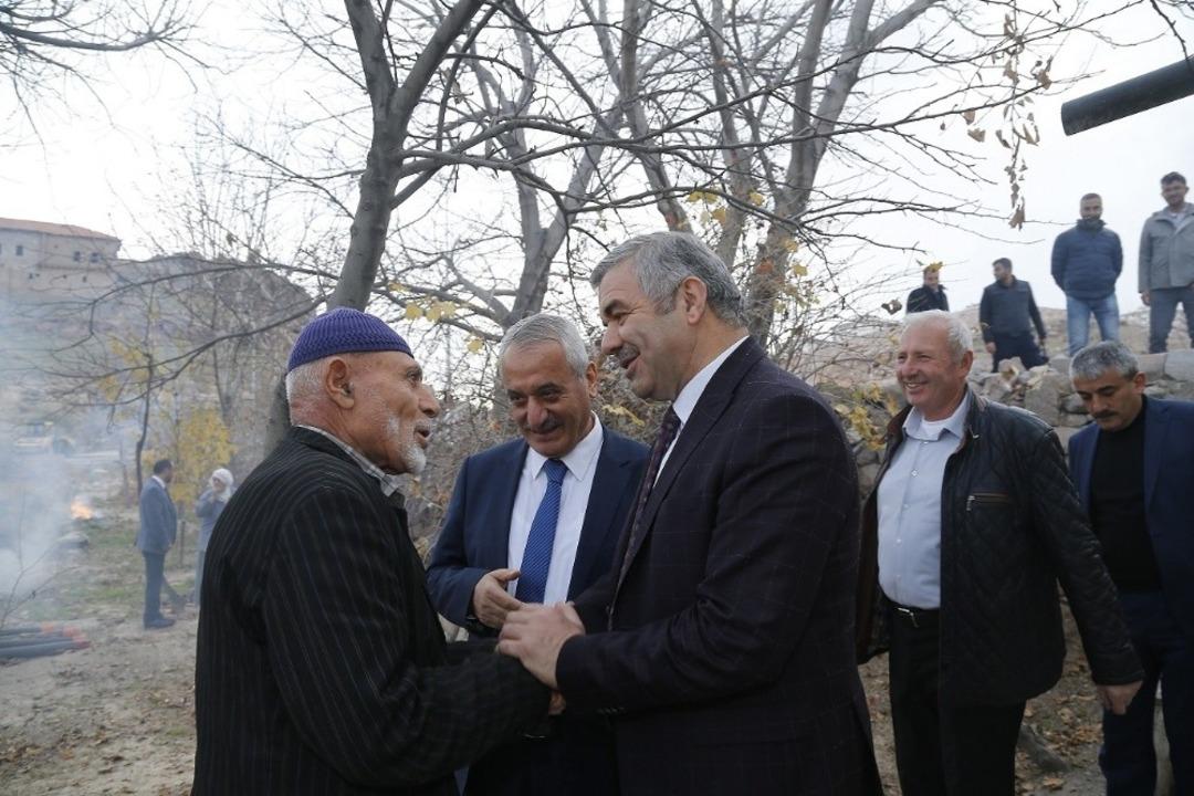 Başkan &Ccedil;elik, İncesu&rsquo;da alemet yakan Cesur &ccedil;iftini ziyaret etti