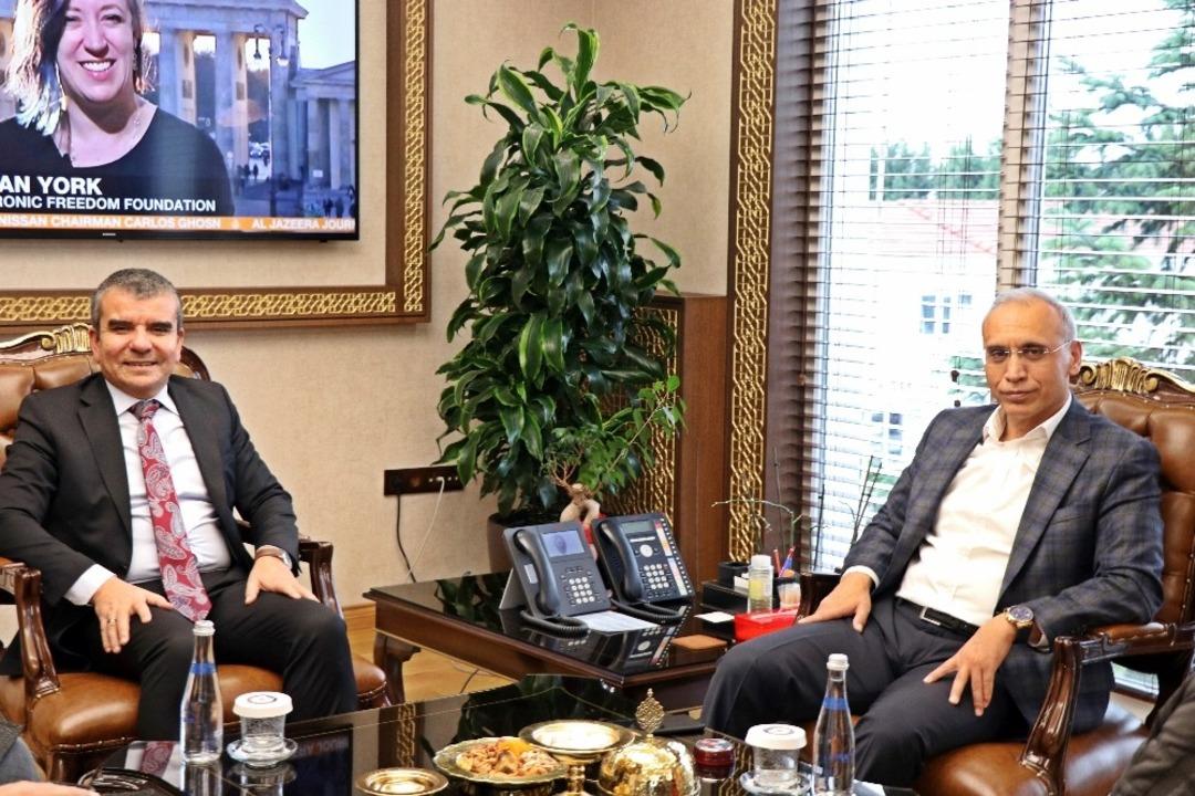 Başkan aday adayı &Ouml;z&uuml;m emniyeti ziyaret etti