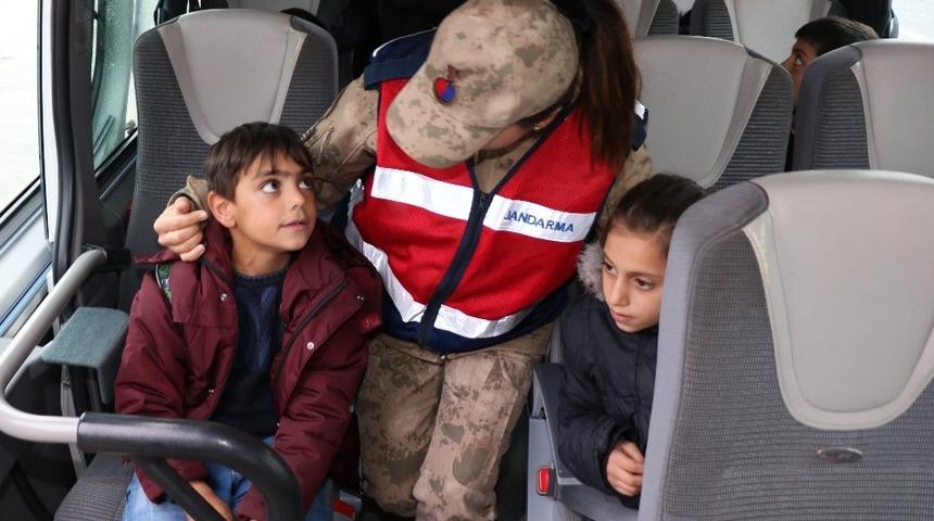 Jandarma ekipleri, &ouml;ğrenci servislerini denetledi