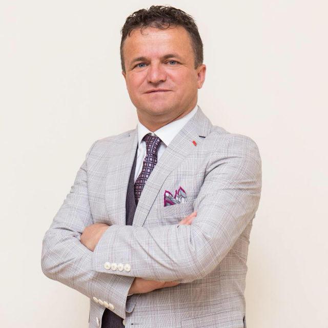 AK Parti li başkan, İl Milli Eğitim Müdürü nü sosyal medyada eleştirdi 1