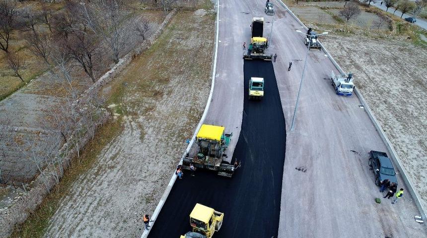 İncesu&rsquo;da &ccedil;evre yol asfalt &ccedil;alışması başladı