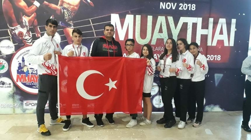 Aydınlı sporculardan Muay Thai&rsquo;de 11 madalya