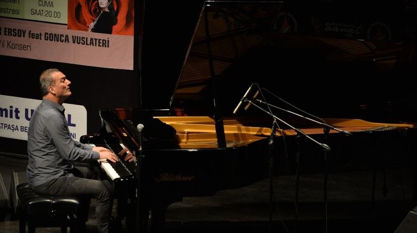 Kerem G&ouml;rsev Trio&rsquo;dan muhteşem performans