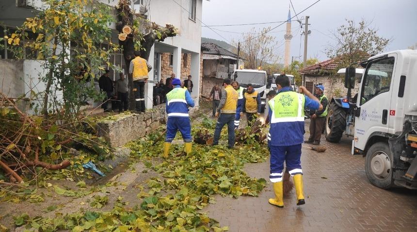 B&uuml;y&uuml;kşehir Yukarı G&ouml;rle&rsquo;de &ccedil;evre temizliği yaptı