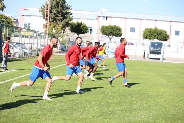 Kepez Belediyespor liderliğini koruyor