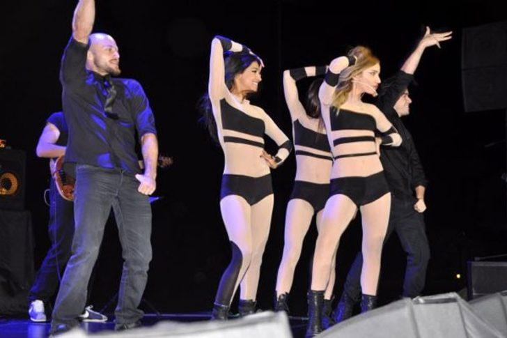 Gülşen sahnede çok seksi G1