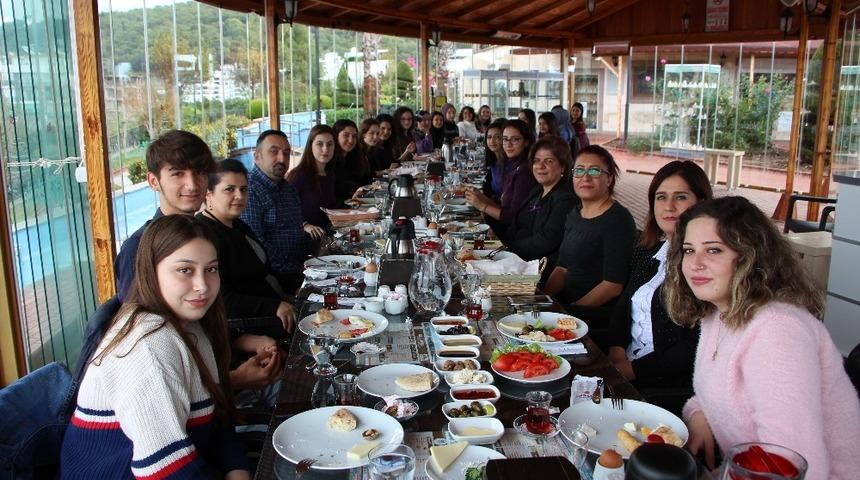 &Ouml;ğrenci ve &Ouml;ğretim G&ouml;revlileri kahvaltıda buluştu