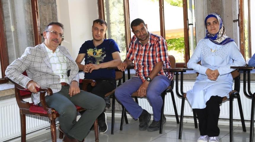 &Ouml;zel insanlar m&uuml;zik eğlence programı d&uuml;zenliyor