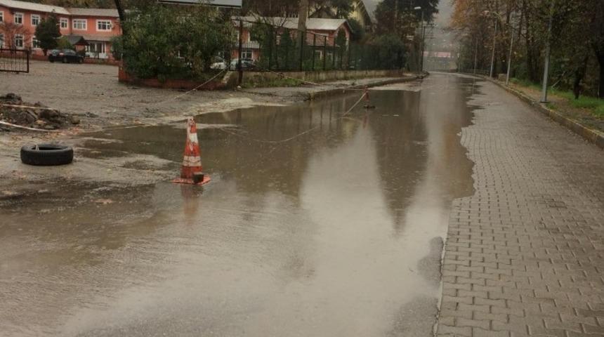 Sanayi yolu adeta g&ouml;lete d&ouml;nd&uuml;