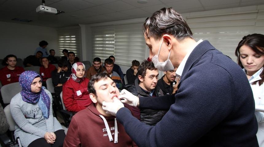 Cemil Meri&ccedil; &ouml;ğrencilerine diş muayenesi yapıldı