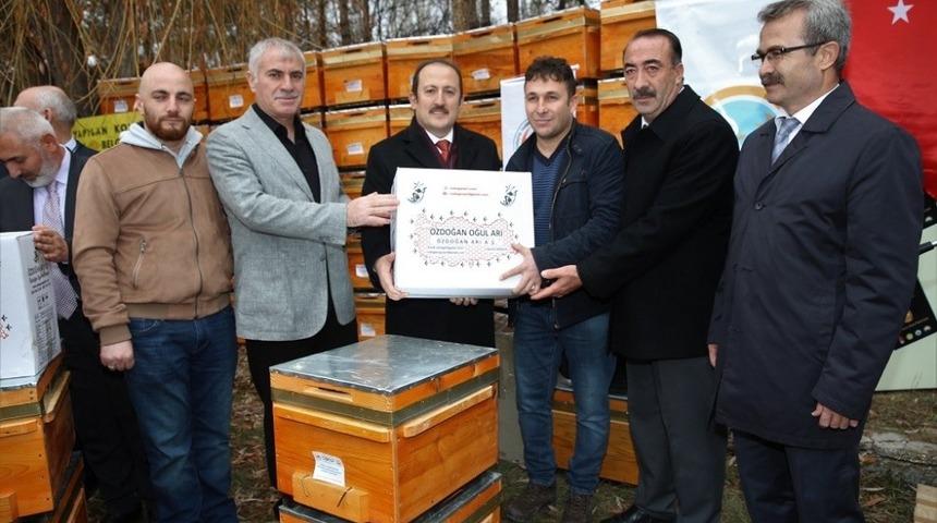 Arı yetiştiricilerine 3 bin 200 organik kovan ve mum desteği