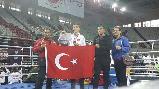 Muay Thai sporcuları Müdür Arıcıoğlu’nu ziyaret etti