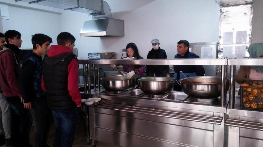 Lice&rsquo;de okul yemekhanelerinde sıkı denetim