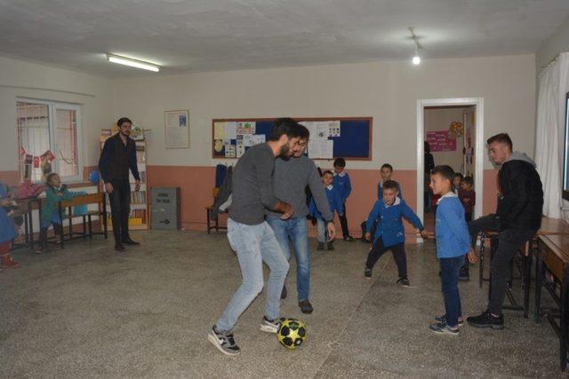 Sarıgöl’de üniversite öğrencileri kardeş okulları ile buluştu