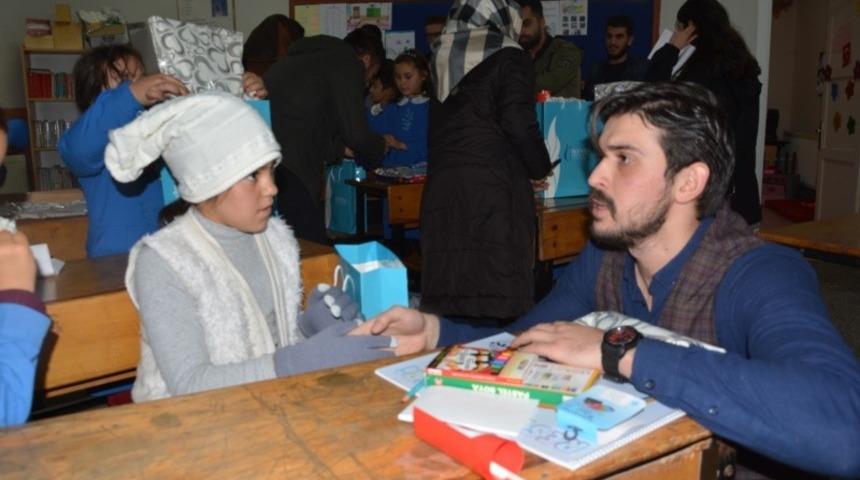 Sarıgöl’de üniversite öğrencileri kardeş okulları ile buluştu