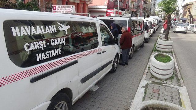 Edremit’te minibüsçüler kontak kontak kapattı