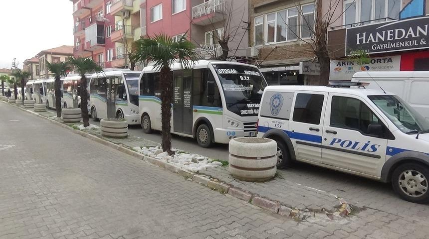 Edremit’te minibüsçüler kontak kontak kapattı