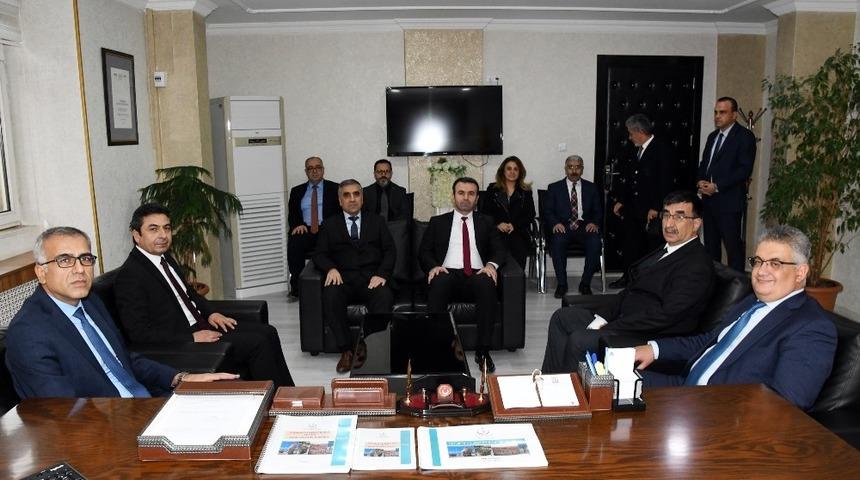 Vali Aykut Pekmez Sağlık M&uuml;d&uuml;r&uuml; Erdoğan &Ouml;z ile bir araya geldi