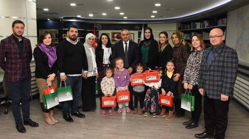Başkan Dursun Ay &ouml;zel &ccedil;ocukları ağırladı