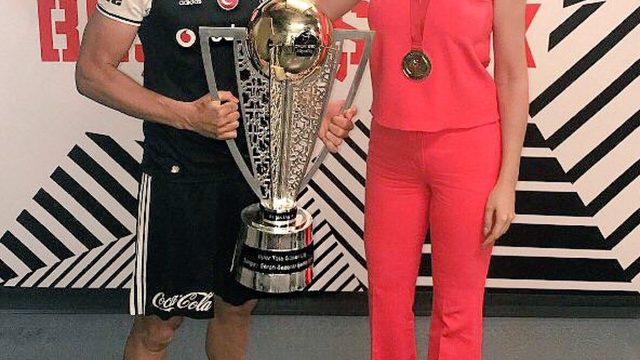 Jelena Karleusa ve Tosic, Beşiktaş - Galatasaray maçını izlemeye geliyor!