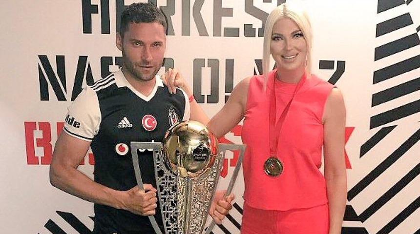 Jelena Karleusa ve Tosic, Beşiktaş - Galatasaray maçını izlemeye geliyor!