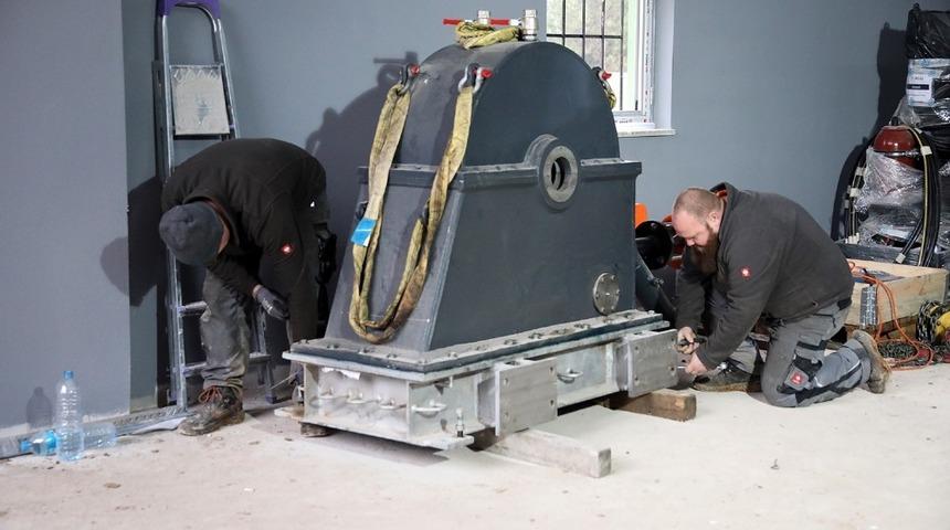 Keremali HES&rsquo;te t&uuml;rbin montajı başladı