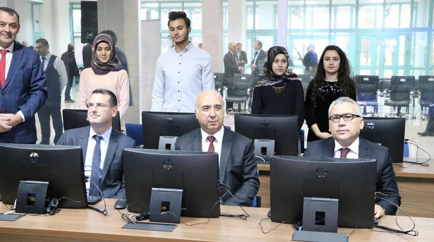 Ömer Halisdemir Üniversitesine Borsa Eğitim labaratuarı açıldı