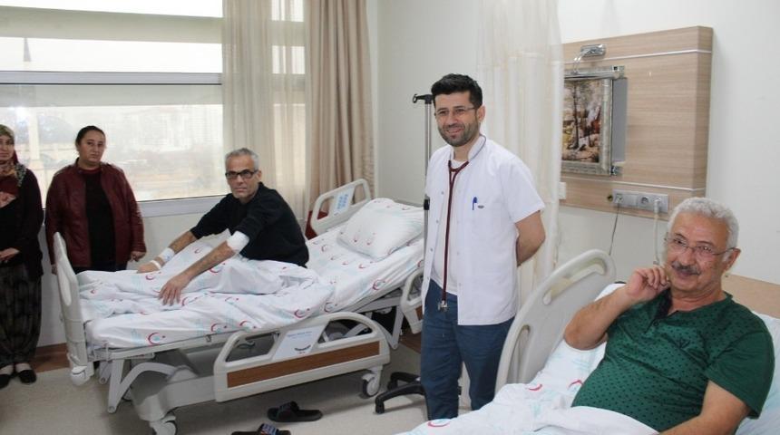 Niğde’de 2 hastaya bacak damarlarından anjio yapıldı