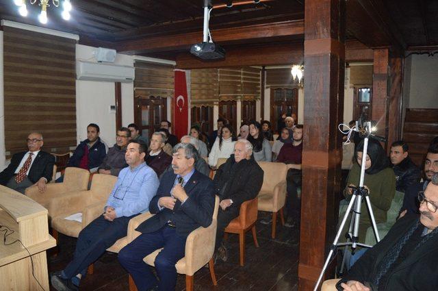 Türk Ocağı’nda ’Taşa Kazınan Tarih: Osmanlı Hazineleri’ konferansı