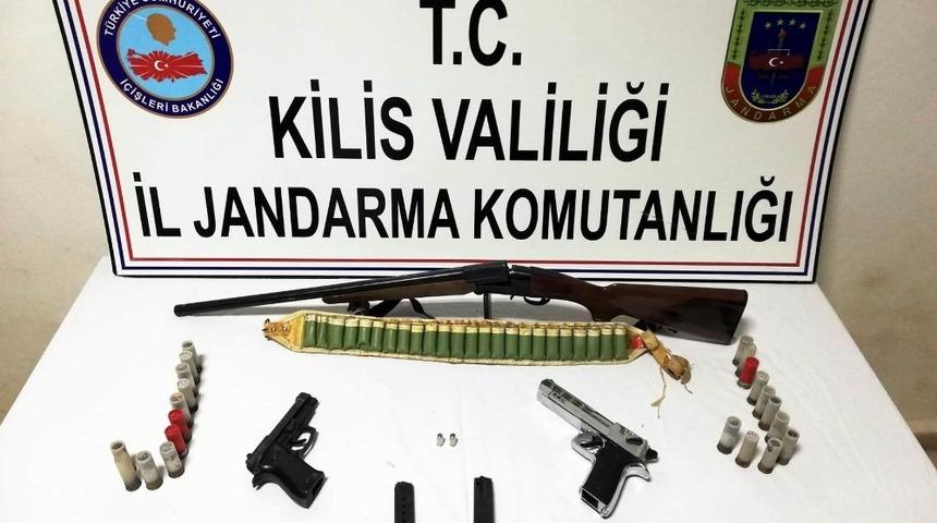 Ruhsatsız silah ele ge&ccedil;irildi