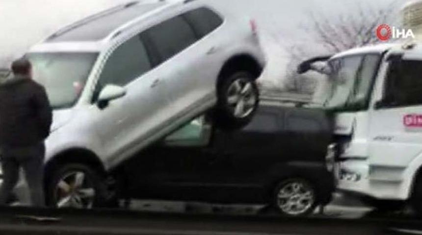 TEM'de zincirleme kaza! 7 araç birbirine girdi