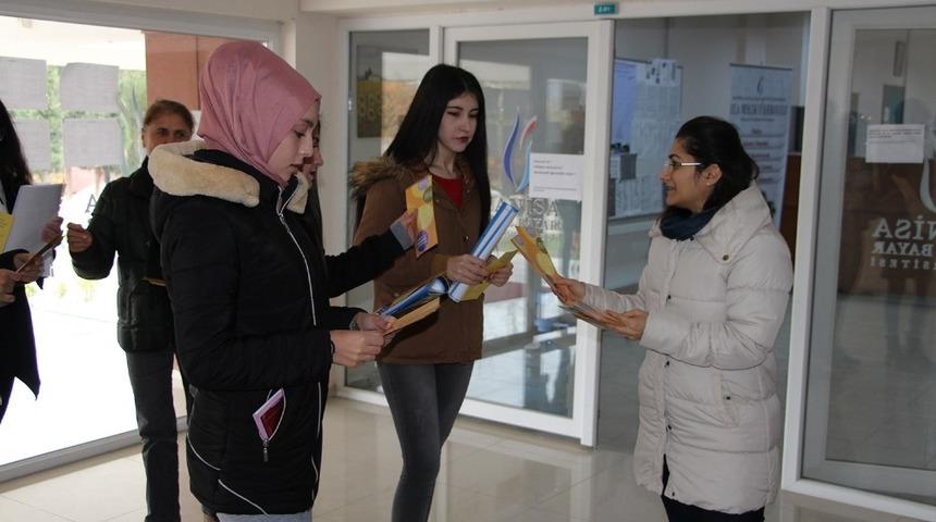 &Uuml;niversite &ouml;ğrencilerine AIDS&rsquo;i anlattılar