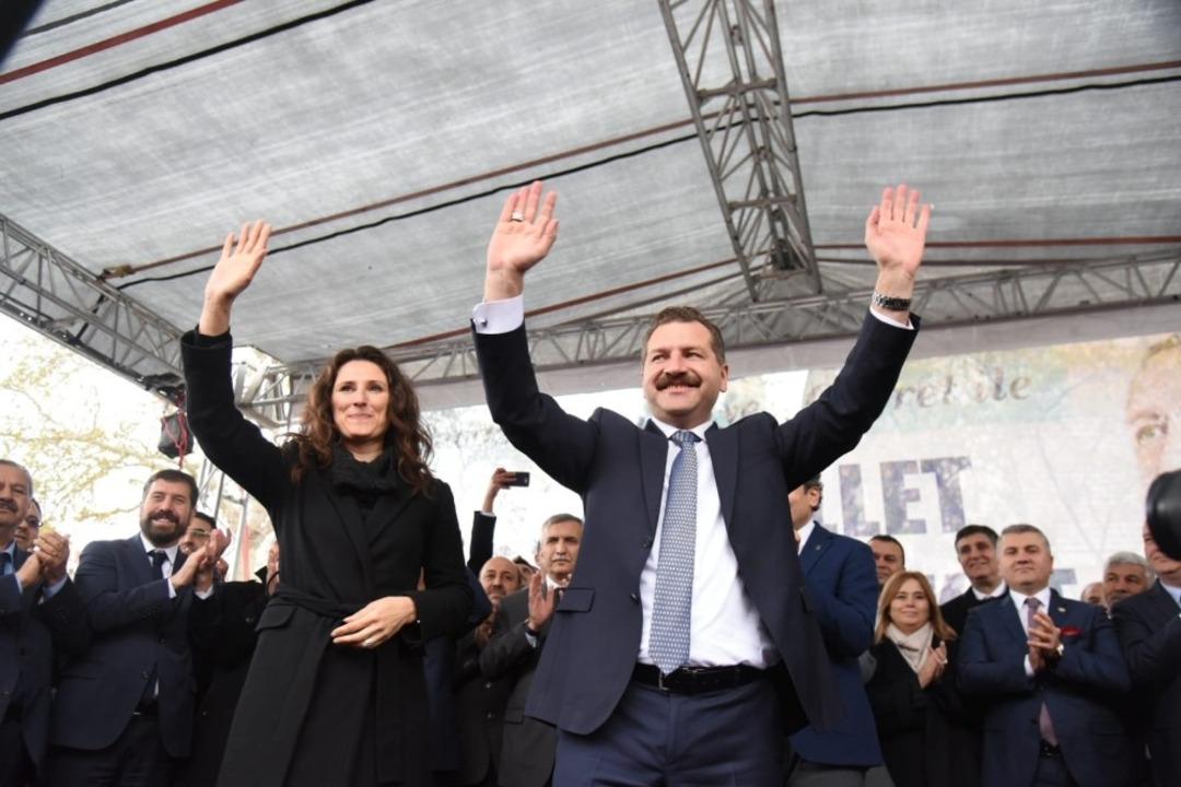 Y&uuml;cel Yılmaz, halka hitap etti