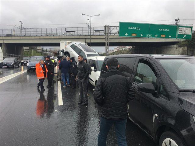 TEM'de zincirleme trafik kazası