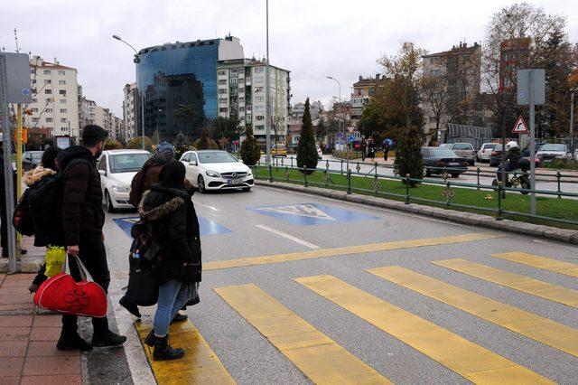 Eskişehir'de, yayalara yol vermeyen sürücüler uyarıldı