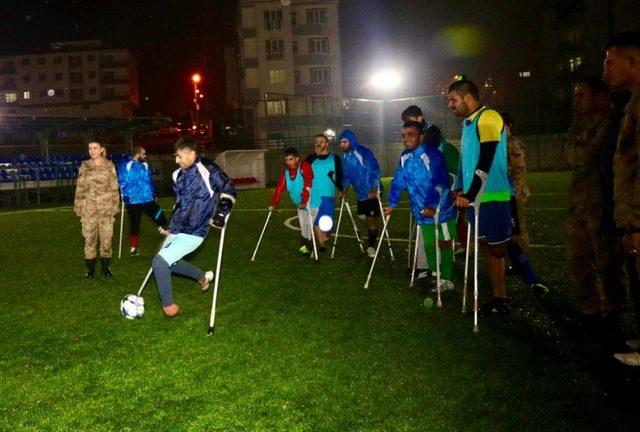 Jandarmadan Ampute Futbol Takımına moral ziyareti