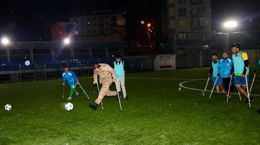 Jandarmadan Ampute Futbol Takımına moral ziyareti