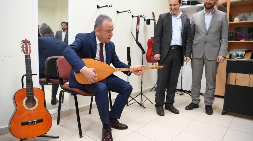 Başkan B&ouml;cek&rsquo;ten k&ouml;y okullarına destek