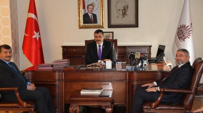 AK Parti &Ccedil;orum Belediye Başkan adayı Halil İbrahim Aşgın;