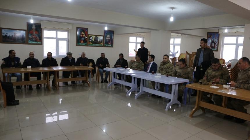 Kaymakam Kaçmaz ve Komutan Baykal’dan taziye ziyareti