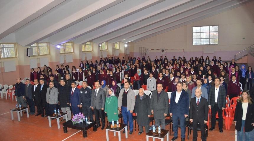 Besni’de "Obeziteye Dur Diyelim" konulu panel gerçekleştirildi