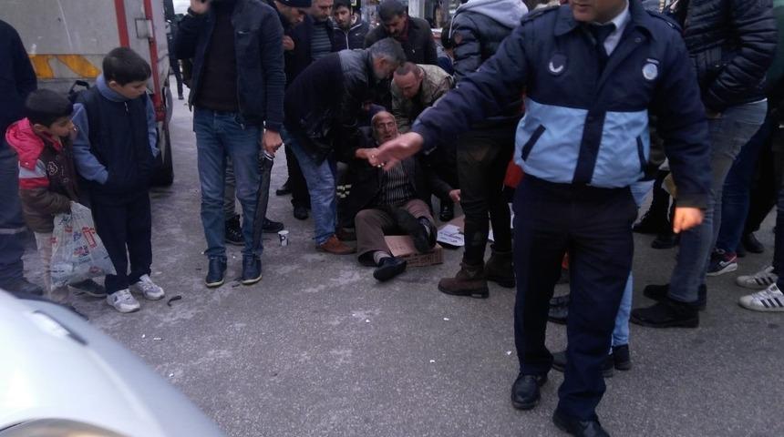 Kamyonetin &ccedil;arptığı yaya yaralandı