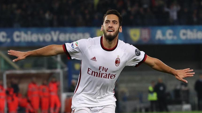 Milan'ın Hakan Çalhanoğlu'nun satacağı iddia edildi!