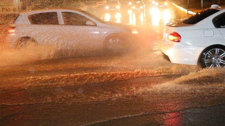 Kahramanmaraş&rsquo;ta sağanak yağmur etkili oldu